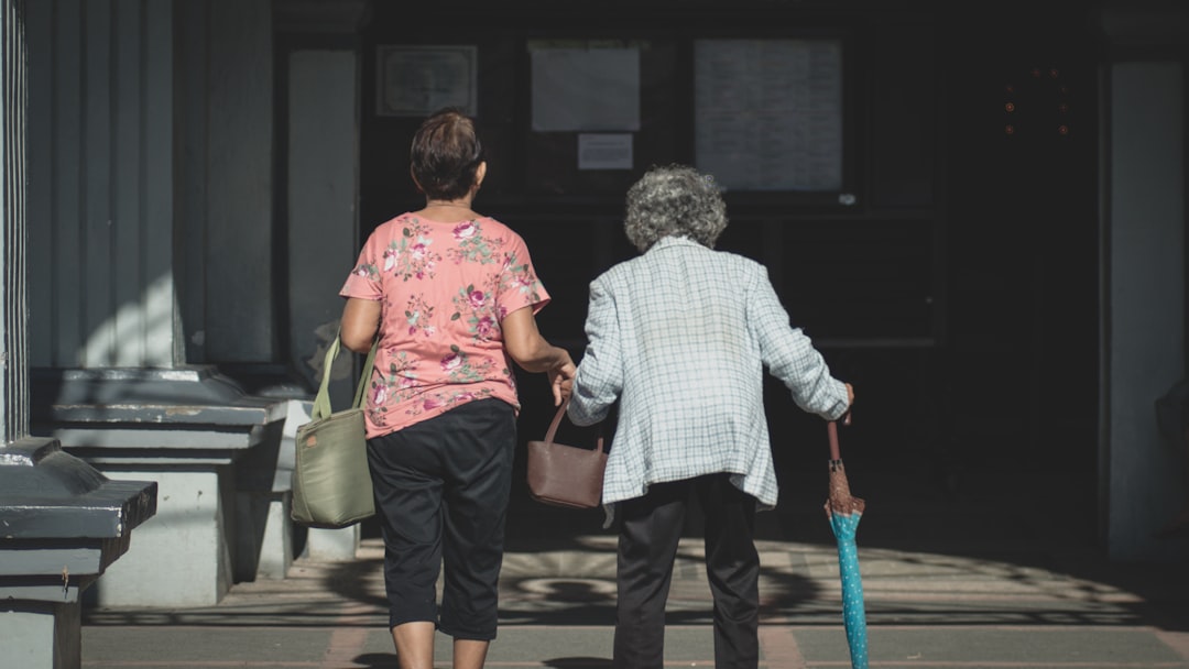Senior Moving Prague β BeeClean