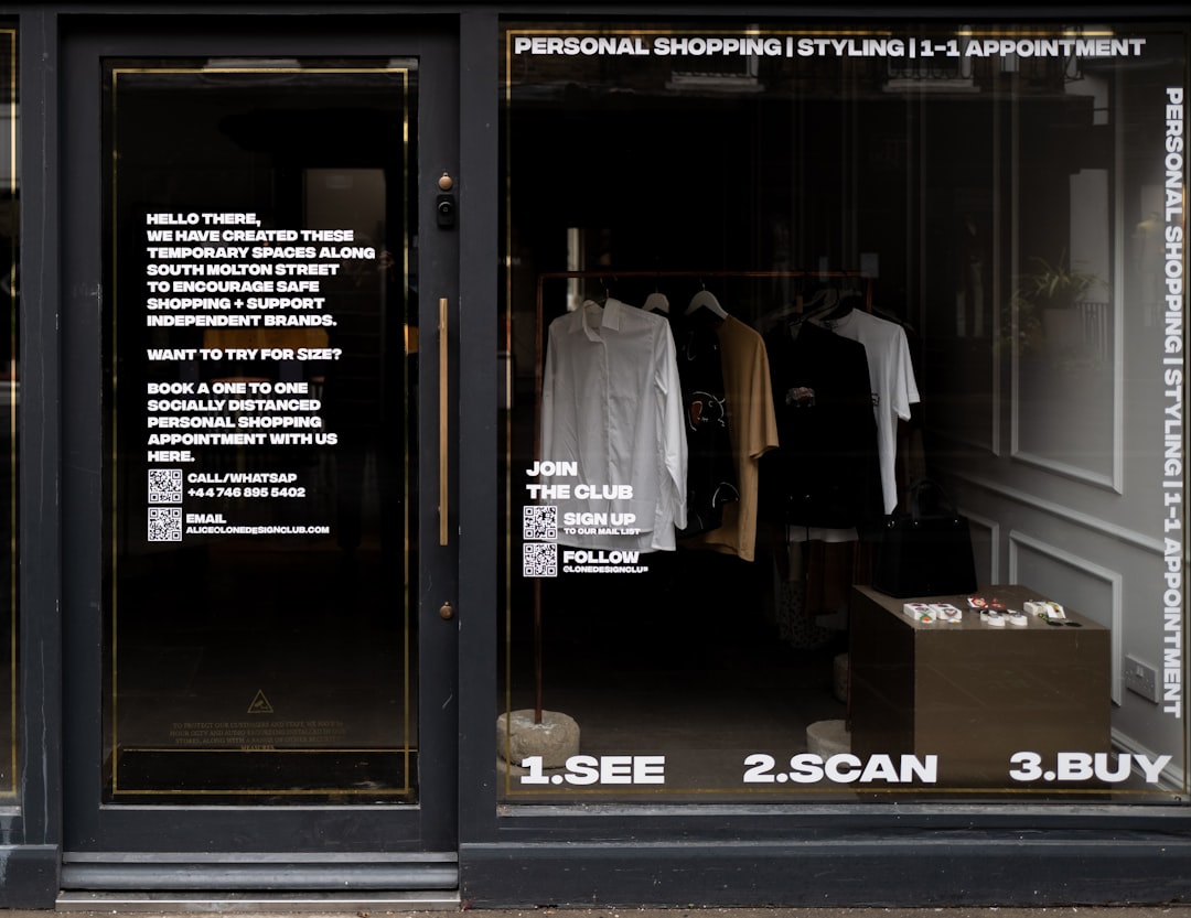 Shop Window Cleaning Prague β Spotless Storefronts